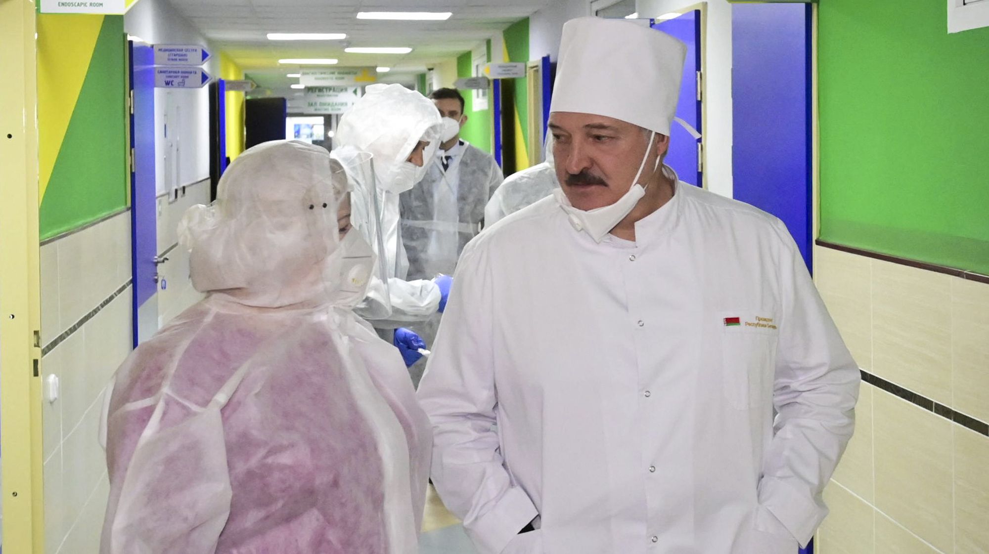 Alexander Lukašenko pri prehliadke nemocnice